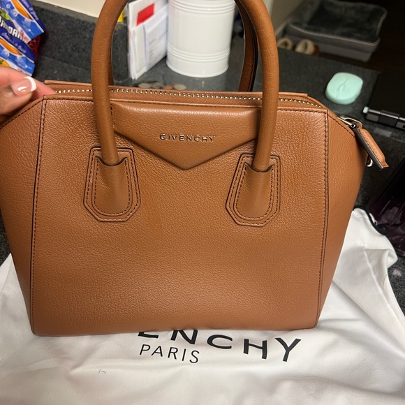 Givenchy Medium Antigona Bag in Brown Grained Leather - Picture 3 of 10
